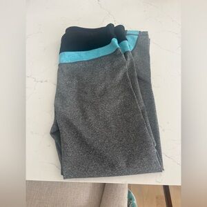 90 Degrees Grey Black and Teal Cropped workout leggings